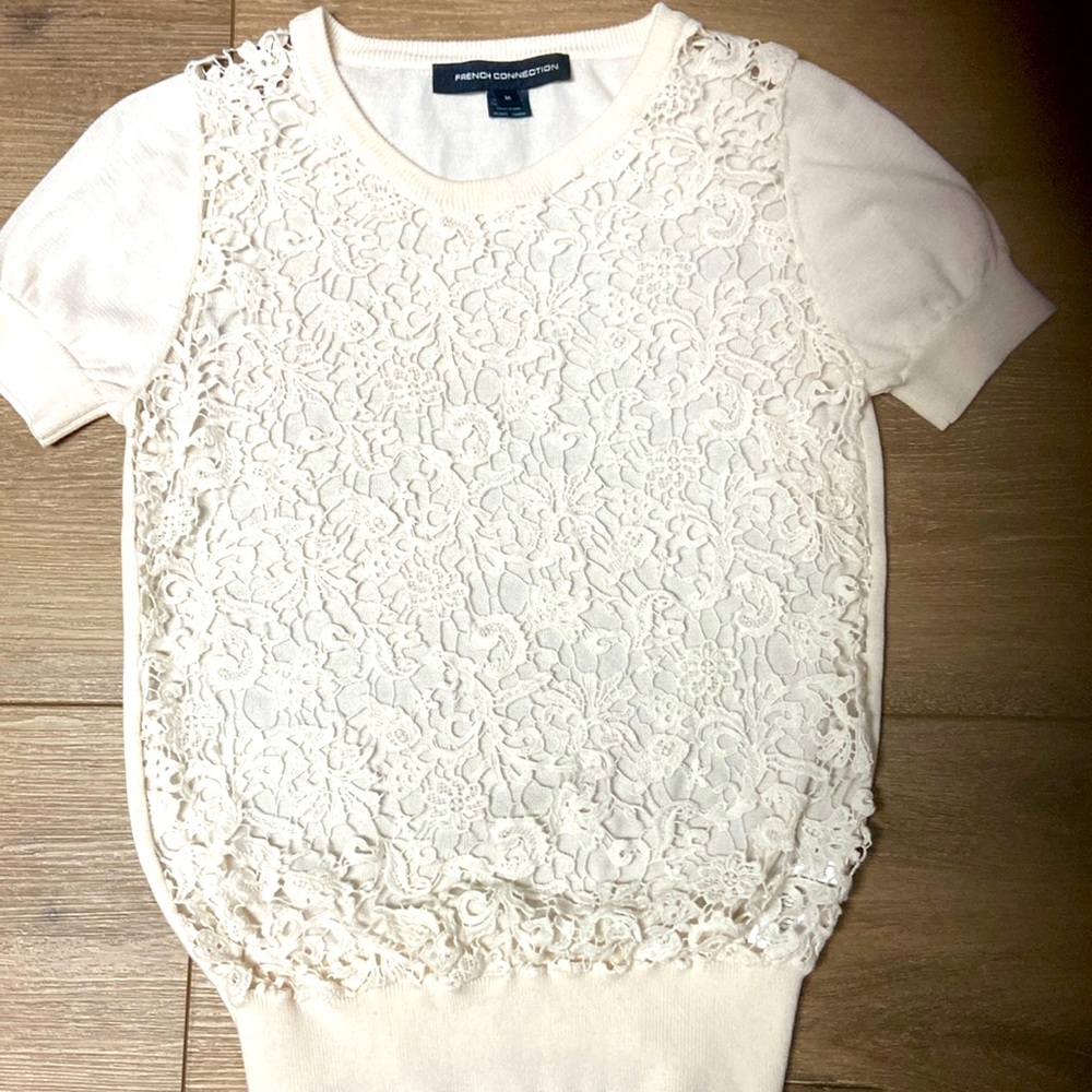 Beautiful French connection top M NWOT